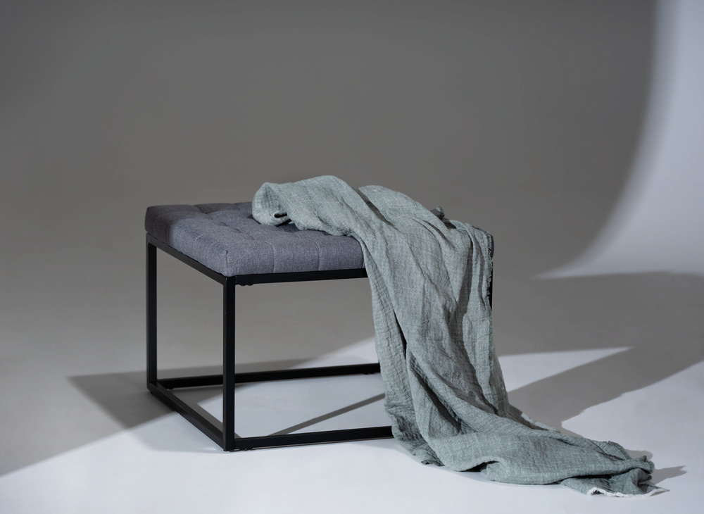 25387100_hocker-amandola-4 AMANDOLA Hocker mit Polster aus Metall