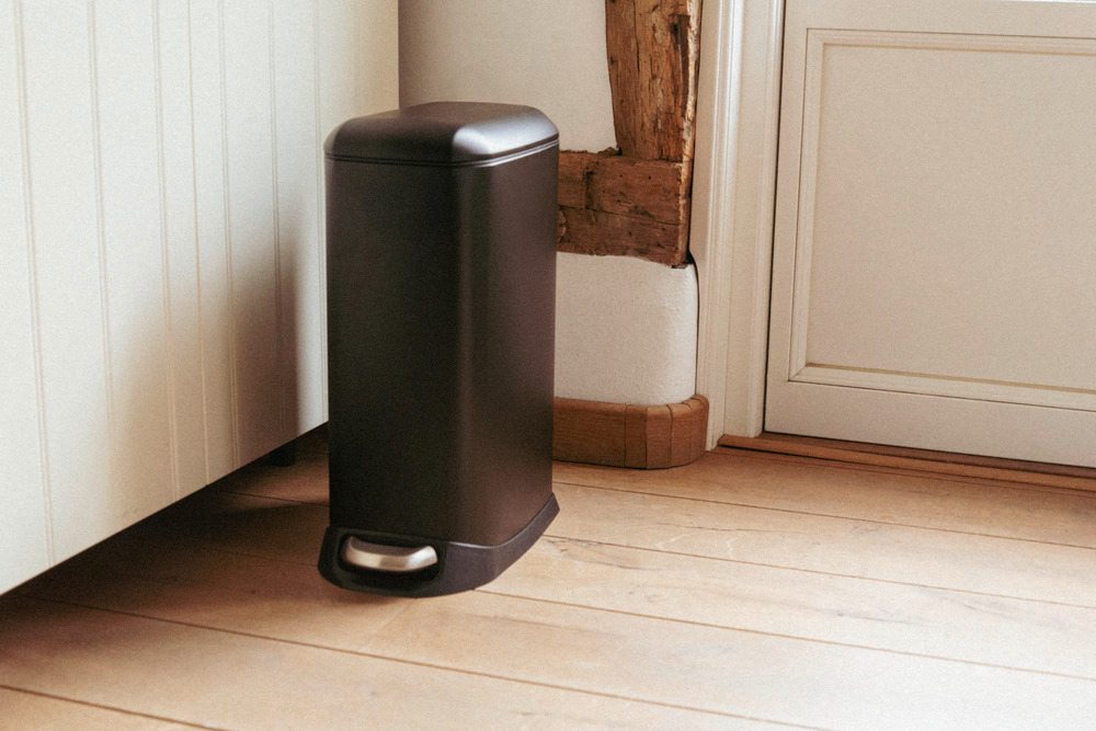 DESIGN schwarz Treteimer, 12 l, Easy Close