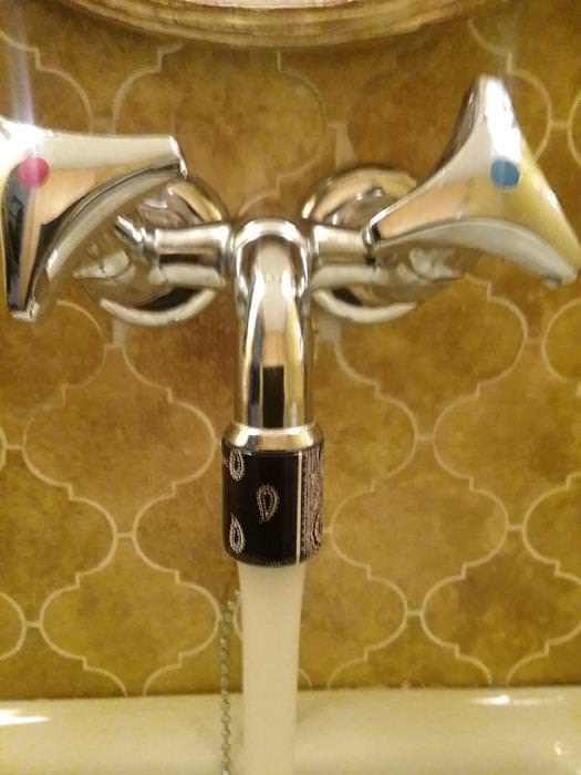 glarner-noir-am-hahn So sieht der AquaClic am Hahn aus