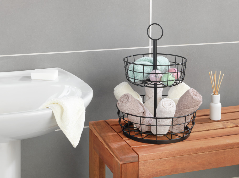 ETAGERE mit zwei Drahtkörben aus Eisen ETAGERE mit zwei Drahtkörben aus Eisen