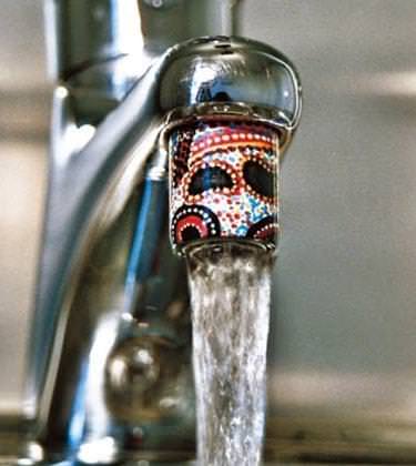 100013-9 So sieht der AquaClic am Hahn aus