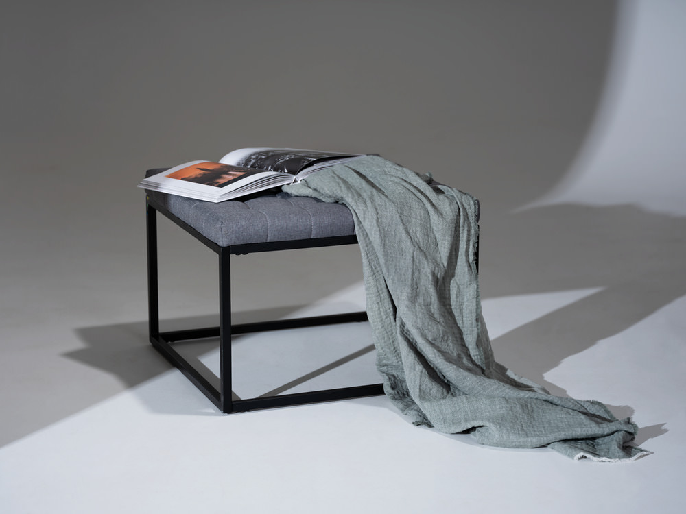 25387100_hocker-amandola-5 AMANDOLA Hocker mit Polster aus Metall